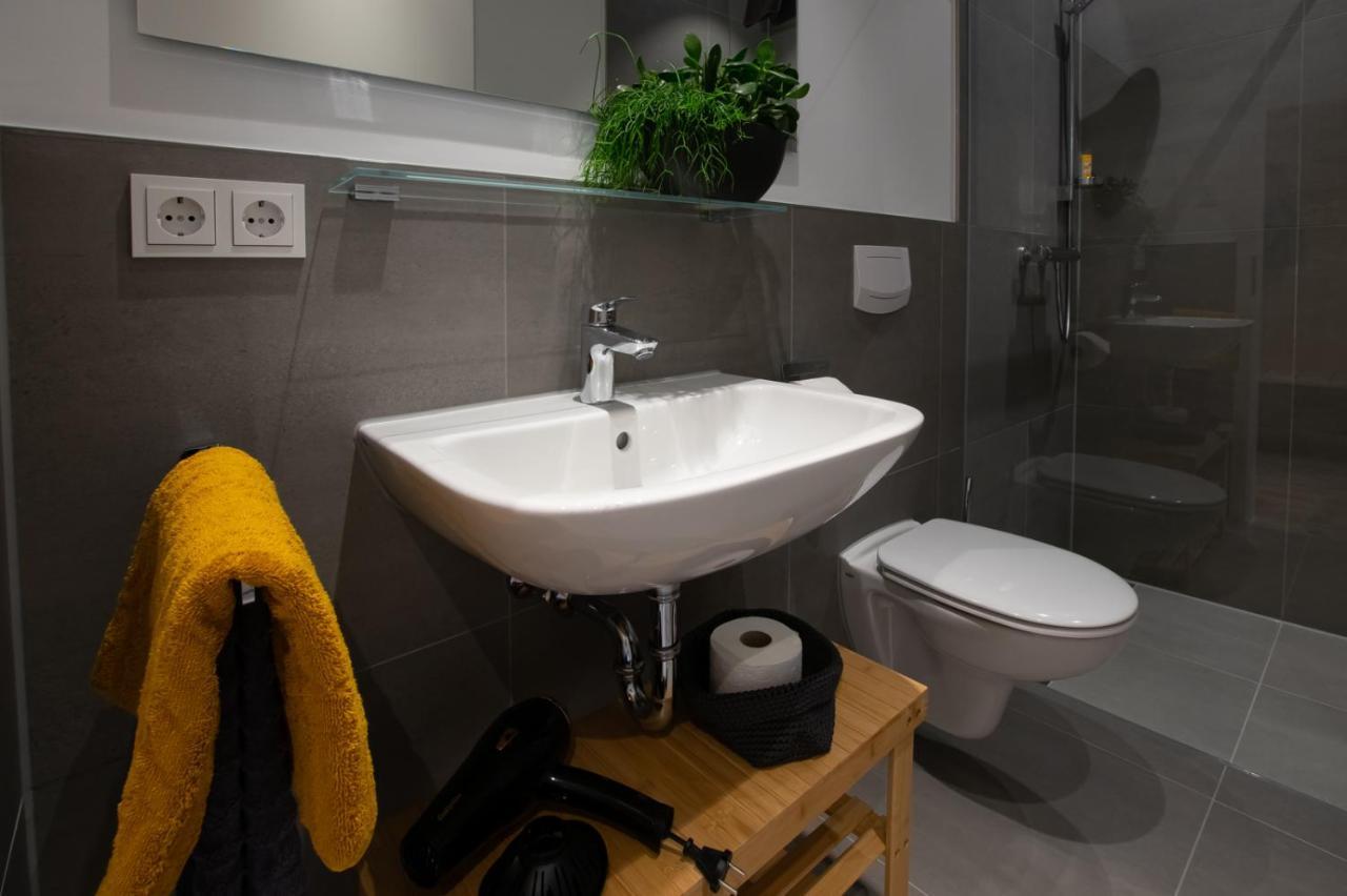 Livin63 Studio Apartments Hosbach Bagian luar foto
