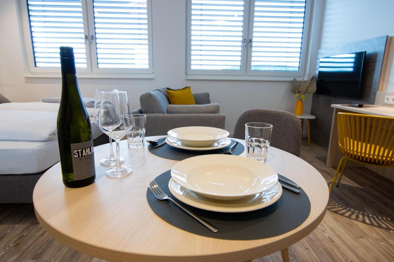 Livin63 Studio Apartments Hosbach Bagian luar foto